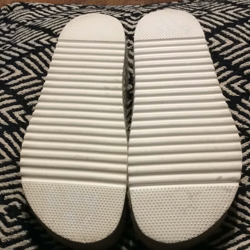 Buckle Slides - Picture 3 of 5